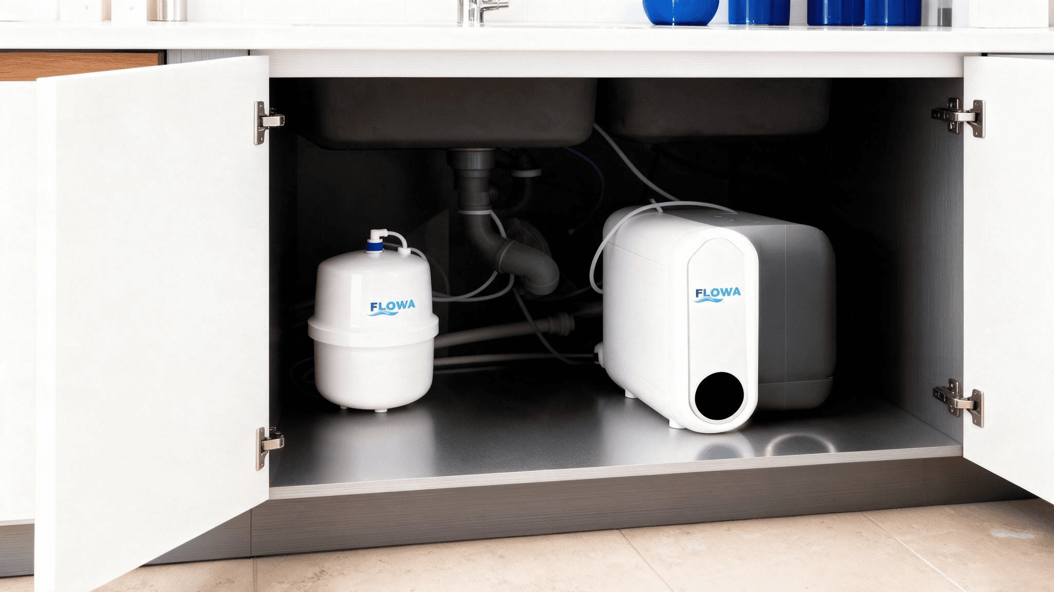 Equipamento FLOWA instalado sob o lava-loiça